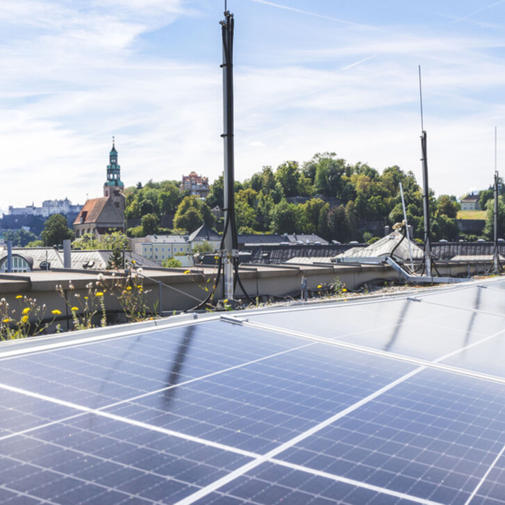 Bestätigt: PV-Anlage auf Haus D der PMU spart jährlich 12 Tonnen CO2