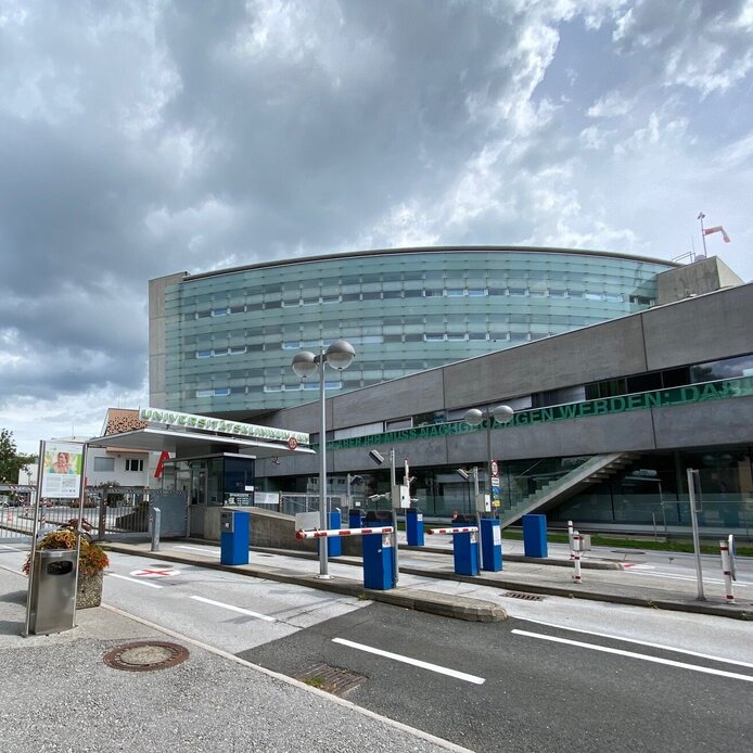 Nah am Patienten –  Uniklinikum der PMU