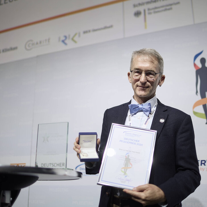 Dr. Peter Nydahl, PMU-Alumnus Pflegewissenschaft, Deutscher Pflegepreis 2024