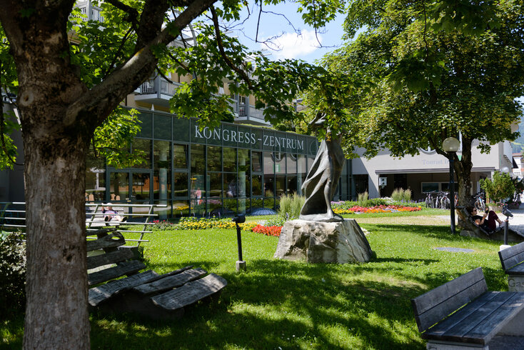 Kongresszentrum Bad Hofgasein im Sommer