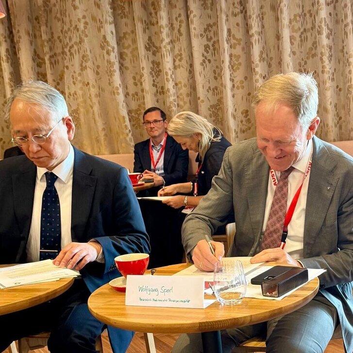Osaka Besuch Rektor Wolfgang Sperl 