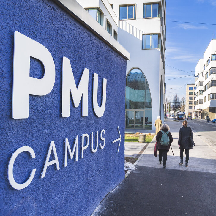 PMU Campus Schriftzug