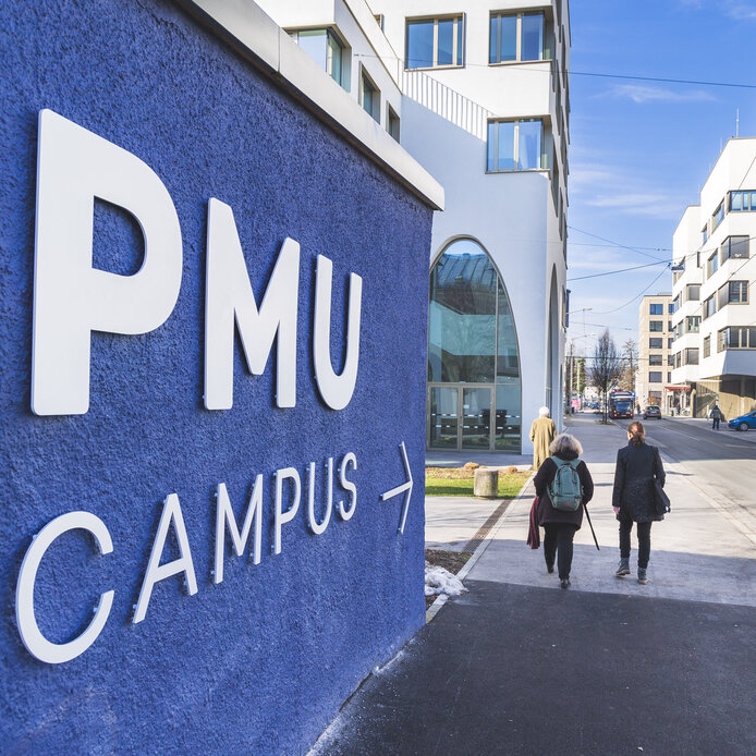 PMU Campus Schriftzug