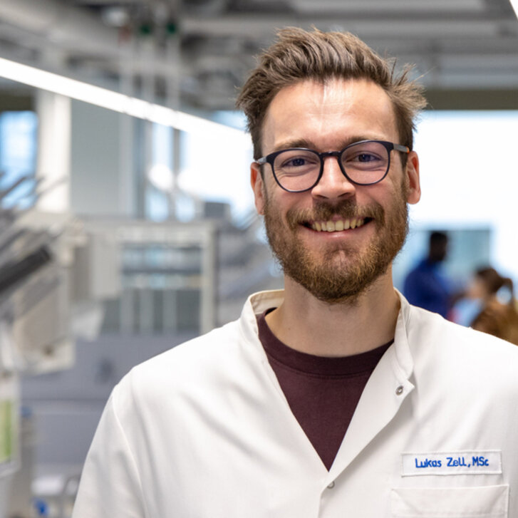 Lukas Zell vom Institut für Pharmazie gewinnt vSGT-Poster-Preis 2022