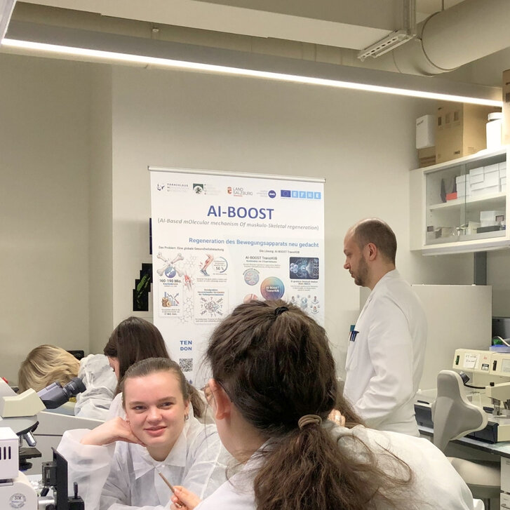 Pluskurs Medizin Terapie & Forschung zu Besuch an der PMU