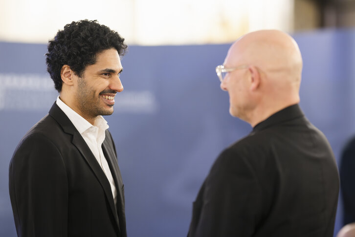 Ein Alumni erzählt von seiner ungewöhnlichen Karriere, dazu regnet es akademische Auszeichnungen: Mit ihrer Akademischen Feier für Humanmedizin hat die Paracelsus Medizinische Privatuniversität (PMU) in Nürnberg ihr Jubiläumsjahr 2024 abgerundet.