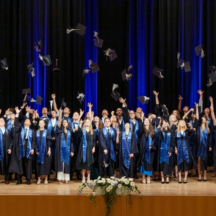 47 Mediziner*innen feierten Studienabschluss in Nürnberg