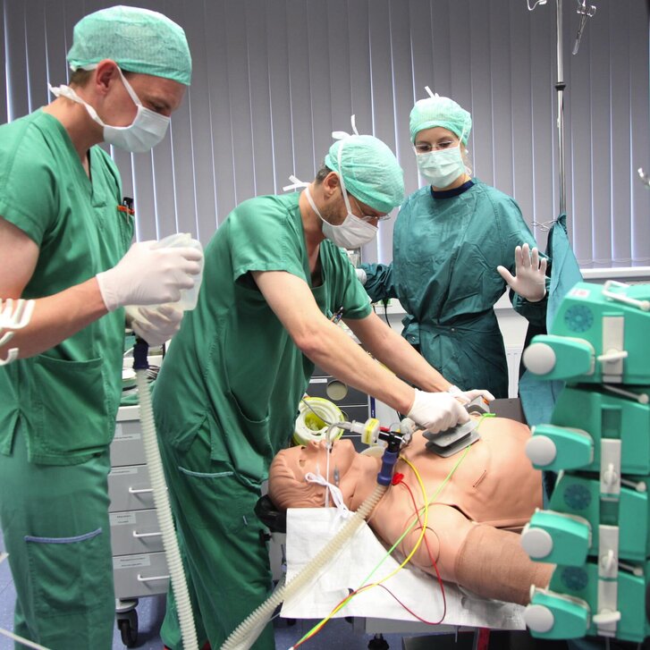 Simulationstraining von Mediziner*innen und Pflegepersonal